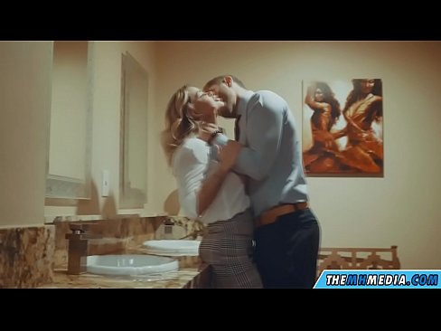 ❤️ جڏهن هڪ busty سنهري اوھان کي هڪ عوامي آرام روم ۾ seduces ️❌ معيار جنسي